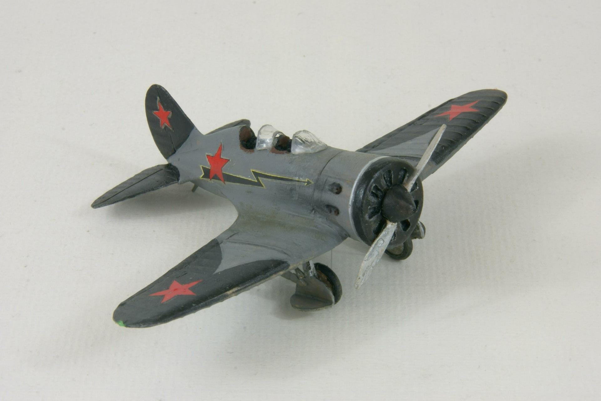 Polikarpov i 16 uti 4 4